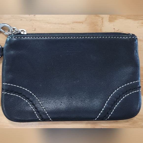 Y2k Coach Wristlet - Picture 7 of 7